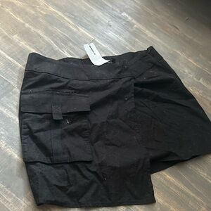 NWT H&M Mini Asymmetrical Cargo Skirt in Black‎ Size Small